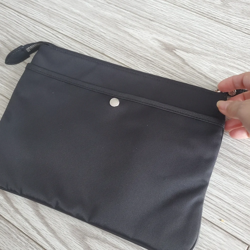 Pouch - Picture 2 of 8